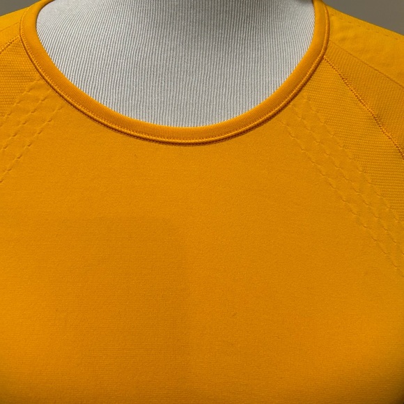 Athleta SPEEDLIGHT SEAMLESS TEE M sunset yellow - Picture 2 of 7